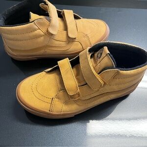 Vans on but they look like sneakers 😎